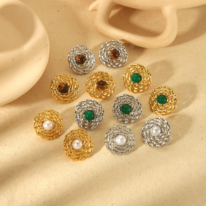 ต่างหูแบบติดหู รูปทรงดอกไม้ ไทเทเนียมสตีล ทรงกรอบ สำหรับใส่ทุกวัน TE6718 - Product Image 2