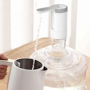 Pompe à eau portable pliable et réglable rechargeable de 1200 mAh avec affichage de la capacité en bouteille - Product Image 5