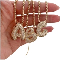 Ensemble de colliers lettres bulles A B C plaqué or, lettres pavées de zirconiums cubiques, chaîne maille ras du cou arrondie avec fermoir sécurisé, finition haute brillance pour meilleures amies