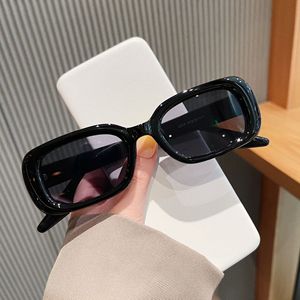 Gafas de sol cuadradas retro Qianai para mujer, montura negra brillante, protección UV400, tipo 3 lentes, material PC, G6-2203 - Product Image 3