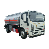 Camion-citerne léger JAC 8 tonnes à faible consommation pour le transport de carburant