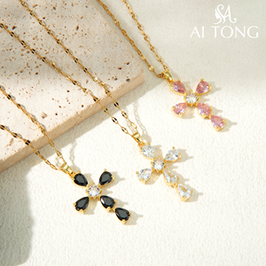 Collar con Colgante de Cruz Multizirconia Rosa, Negra y Blanca, Chapado en Oro de 18K, Joyería Económica de Cobre y Acero Inoxidable para Uso Diario - Product Image 2