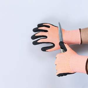 공장 도매 OEM 13 핀 절단 방지 니트타일 폼 HPPE 미끄럼 방지 온도 저항 오픈 커프 파우더 프리 장갑 - Product Image 4