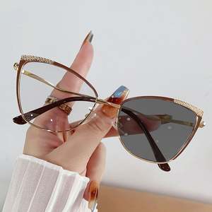 Gafas de Sol Retro 2024 para Mujer, Montura de Aleación, Estilo Ojo de Gato, Anti Luz Azul, Fotocromáticas - Product Image 1
