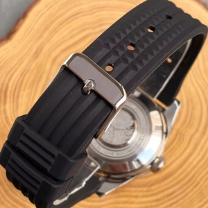 Montres mécaniques de luxe pour hommes, personnalisées en usine OEM ODM, avec verre saphir bombé, bracelet en silicone de luxe, étanches - Product Image 4
