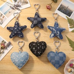Llavero de coche con colgante de estrella y corazón de mezclilla creativo, moderno y portátil, ideal como regalo de bienvenida, ¡el más vendido! - Product Image 1