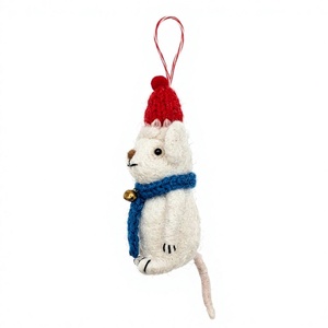 Adorno Navideño de Oso Polar Tejido a Mano, Ecológico, Rústico y Tradicional, 100% Lana, con Gorro Rojo, Bufanda Azul y Campana, para Colgar en la Pared - Product Image 3