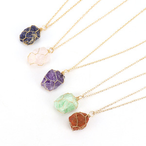 Natural <span class=keywords><strong>rock</strong></span> quartzo pingente colar irregular cristal envolvido ouro thread chakra gemstone jóias para as mulheres - Product Image 1
