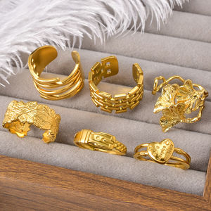 Bague de mariage pour femme en acier inoxydable plaqué or 18 carats, tendance et polyvalente avec un design ouvert réglable - Product Image 4