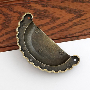 Poignée de tiroir semi-ronde en alliage de zinc, style traditionnel, tête de lion antique B086 - Product Image 2