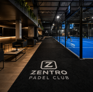 Césped Artificial Negro Resistente para Gimnasio con Logotipo Personalizado, Piso Deportivo Antideslizante para Cancha de Pádel, Club, Estadio, Tapete para Corredores - Product Image 3