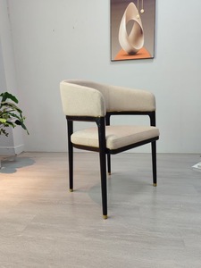 Juego de Mesa y Sillas de Comedor de Lujo Italiano, Diseño Moderno para Casa o Villa de Alta Gama, Tela de Lino con Reposabrazos para Uso en Hoteles, Material de Madera - Product Image 2