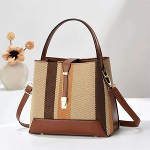 Consigue el estilo por menos: Bolso de mano vietnamita tejido a mano con jacinto de agua, bolso de hombro ecológico y moderno - Product Image 5