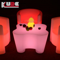 Table LED Lumineuse d'Extérieur en PE Rotomoulé à Changement de Couleur Sans Fil, Option Double Taille, pour Jeux de Casino, Approvisionnement Mondial