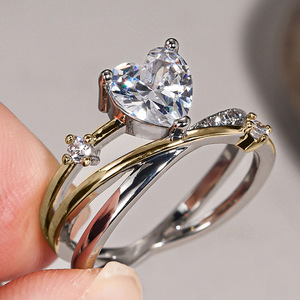 Anello a due toni a forma di cuore per donna, gioiello da dito dolce ed elegante alla moda - Product Image 1