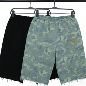Pantalones Cortos Personalizados de Camuflaje Oversize con Bajo Deshilachado, Estilo Workwear y Streetwear para Hombre, 100% Algodón Transpirable - Product Image 1