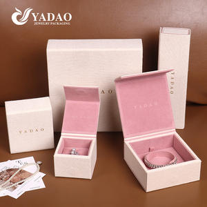 Розовое квадратное мягкое бархатное кольцо кулон серьги ожерелье коробка с магнитом Пользовательский логотип Подарочный набор ювелирных изделий оптом - Product Image 1