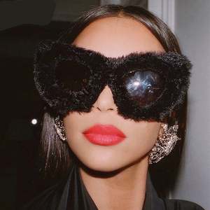 Gafas de Sol de Moda Hechas a Mano, Estilo Punk, de Felpa Suave, con Diseño de Ojo de Gato, Extra Grandes, para Mujer - Product Image 1