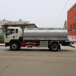 Camion-citerne HOWO 4x2 12000L pour le transport de carburant avec distributeur gradué pour le ravitaillement commercial - Product Image 6