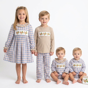 Ensemble de Thanksgiving pour bébés garçons, haut brodé avec citrouilles et rayures, pantalon de couleur unie - Product Image 3