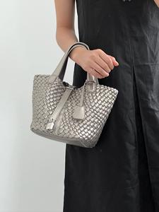 Portefeuilles et sacs à main doublés élégants et de haute qualité, sacs tissés pour femmes, sacs à main pour femmes - Product Image 6