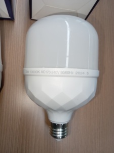 Bombilla LED Tipo T de 6 Vatios, Base E27 B22, AC110V-265V, T60, Plástico PP, 2700K-6500K, CRI80, SMD, Alto Brillo, Alto Lumen, para Uso en Almacenes - Product Image 3