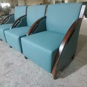Sofá de espera tapizado de tres plazas Ke Ming con reposabrazos para áreas públicas de hospitales - Product Image 2