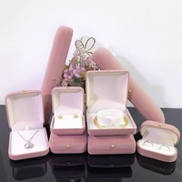 Vente chaude en gros, boîte à bijoux en velours personnalisée avec logo, emballage pour bague, boucles d'oreilles, collier, bracelet, boîte cadeau de luxe, stock en vrac