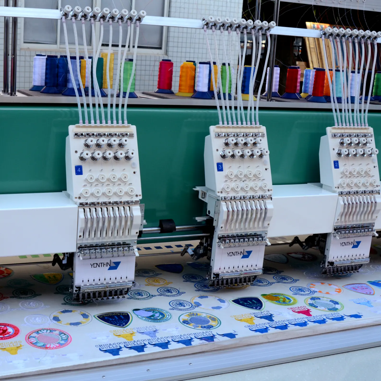Скоростная вышивальная машина Yonthin Tajima, 24 головки, цены поставщиков, продажа компьютеризированной б/у одежды