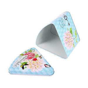 Contenedor <span class=keywords><strong>de</strong></span> latas en forma <span class=keywords><strong>de</strong></span> abanico personalizado Cajas <span class=keywords><strong>de</strong></span> hojalata triangulares Regalo Chocolate Candy Packaging Can Triangle Fan Shaped Metal Tin Box - Product Image 3