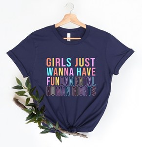 T-shirt da donna femminista girocollo a maniche corte in jersey 100% cotone stampato casual per tutte le stagioni con stampa 'Diritti umani fondamentali' - Product Image 1
