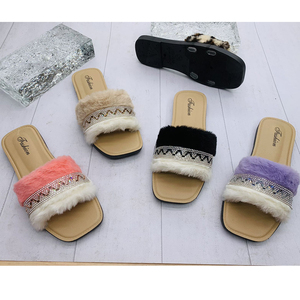 Vente en Gros d'Usine Chaussons à Fourrure Sandales Femme Babouches Claquettes Bon Marché - Product Image 2