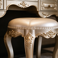 Ensemble de coiffeuse de style français avec miroir orné, commode à maquillage et tabouret rembourré, meubles de chambre à coucher