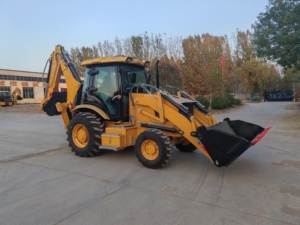 Chargeuse-pelleteuse Caterpillar CAT 420F 4WD d'occasion en bon état de marche, moteur CAT d'origine - Product Image 3