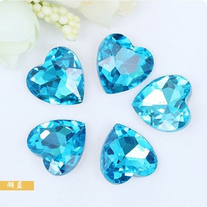 Strass en forme de cœur 8-18 mm à dos plat pour nail art et coques de téléphone DIY - Product Image 1