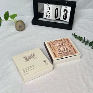 Boîte Match Logo en relief Boîte <span class=keywords><strong>d</strong></span>'allumettes avancée de haute qualité 300g <span class=keywords><strong>Carton</strong></span> blanc Fabricant personnalisé Ventes directes <span class=keywords><strong>d</strong></span>'allumettes - Product Image 2