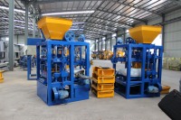 Machine à Fabriquer des Blocs Qt4 24 Semi-Automatique Creux en Ciment Béton pour Briques Emboîtables, Machinerie Max Jaune Espagne Bleu