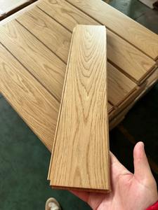 Suelos de madera maciza preacabados, suelos de roble <span class=keywords><strong>blanco</strong></span> ahumado europeo, laca curada UV para una alta durabilidad del tráfico - Product Image 6