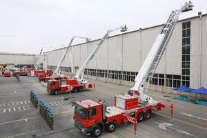 Camión <span class=keywords><strong>de</strong></span> <span class=keywords><strong>Bomberos</strong></span> con Plataforma Elevadora y Escalera Rotatoria <span class=keywords><strong>de</strong></span> Brazo Curvo <span class=keywords><strong>de</strong></span> 30m 40m 50m para Operaciones <span class=keywords><strong>de</strong></span> Escalada. - Product Image 5