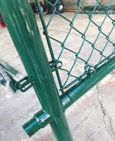 Clôture en treillis métallique OEM ODM, galvanisée à chaud, sur mesure, avec revêtement PVC, pour sports et jeux