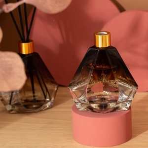 Bouteille en verre <span class=keywords><strong>de</strong></span> couleur unique <span class=keywords><strong>de</strong></span> luxe grand <span class=keywords><strong>diffuseur</strong></span> <span class=keywords><strong>de</strong></span> roseau vide <span class=keywords><strong>de</strong></span> 100ml 150 200 500 avec des bâtons <span class=keywords><strong>de</strong></span> bouchon - Product Image 3