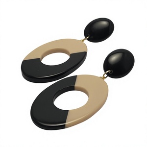 Boucles d'oreilles tendance haut de gamme à clipser, motif ange, en alliage géométrique, pour oreilles non percées, BHCrafts India, en résine, faites à la main, durables - Product Image 3