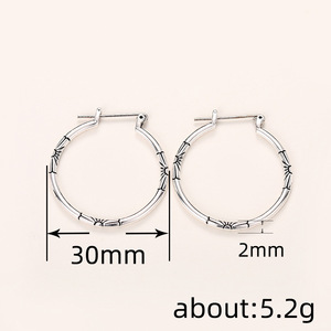 Boucles d'oreilles créoles florales vintage argentées pour femme, bijoux de mode élégants et tendance - Product Image 5