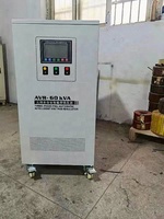 Stabilisateur de tension monophasé AC AVR à commande servo-moteur série SBW 15-30 kVA, affichage LED, efficacité 98 %, usage industriel SVC