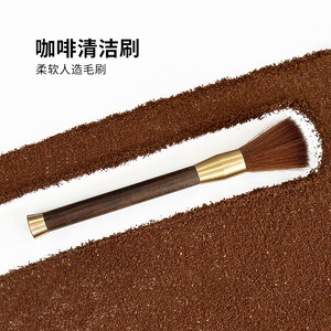 Cepillo de limpieza para café con mango de madera, adornos de latón y cerdas sintéticas suaves para uso en molinillos. - Product Image 1