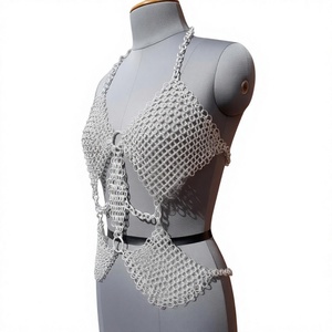 Gilet d'armure en maille d'acier inoxydable plaqué argent, motif gaufré, design antique et moderne, forme irrégulière, style guerrier tendance - Product Image 3