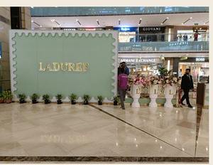 Kiosco de Lujo para Centro Comercial, Stand de Exhibición Personalizado, Diseño Interior Decorativo para Tienda Pop-Up, Configuración para Promoción de Marca - Product Image 2