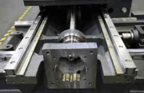 Centro de Mecanizado Vertical CNC MV-1050, Avance Rápido de 36 m/min, Alta Rigidez para Corte Pesado, Mecanizado de Precisión por Lotes - Product Image 4