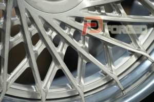 Roues de verrouillage central personnalisées Roues forgées de haute qualité pour <span class=keywords><strong>Porsche</strong></span> Cayenne Turbo GTS <span class=keywords><strong>Taycan</strong></span> 911 <span class=keywords><strong>Porsche</strong></span> Carrera 718 Panamera - Product Image 6