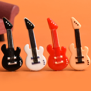 Miniatures de guitare en résine, accessoires artisanaux pour la création de bijoux, épingles à cheveux, broches, DIY, coques de téléphone, aimants de réfrigérateur - Product Image 1